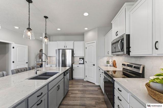 21356 H Street, Omaha, NE 68022