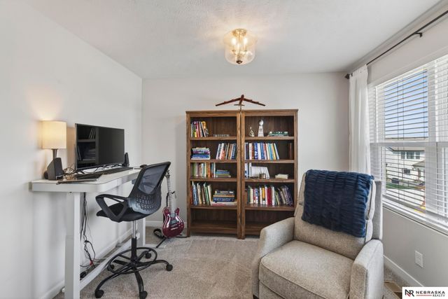 21356 H Street, Omaha, NE 68022