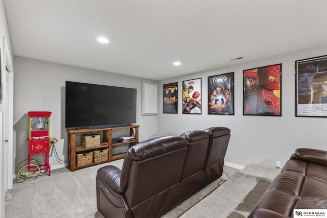 21356 H Street, Omaha, NE 68022