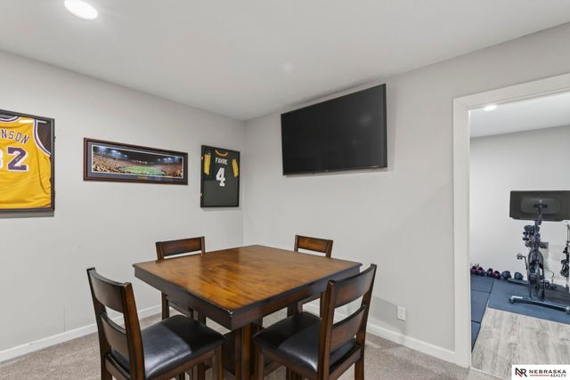 21356 H Street, Omaha, NE 68022