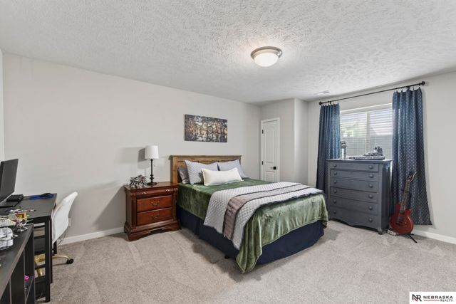 21356 H Street, Omaha, NE 68022