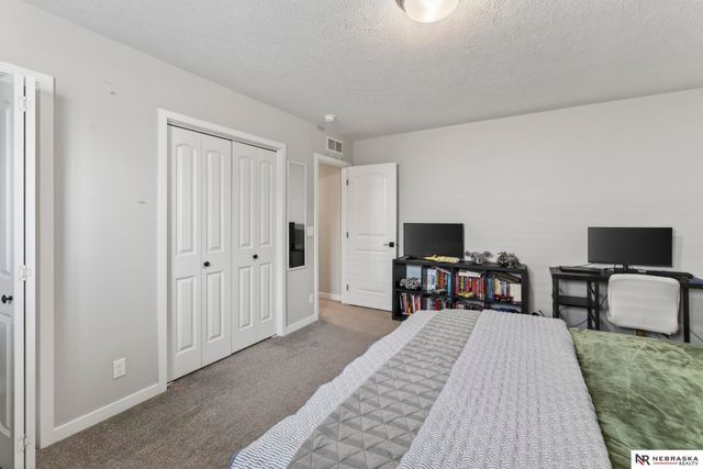 21356 H Street, Omaha, NE 68022