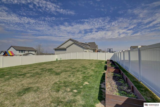 21356 H Street, Omaha, NE 68022
