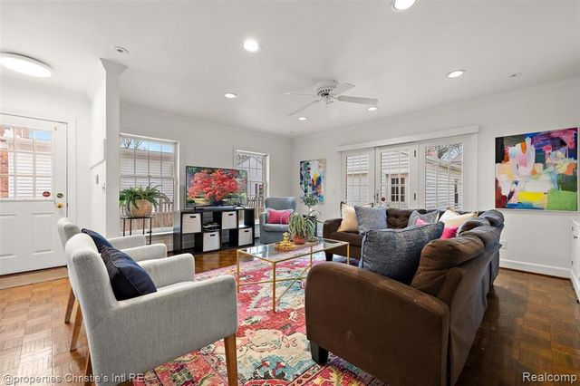 285 Mcmillan Road, Grosse Pointe Farms, MI 48236