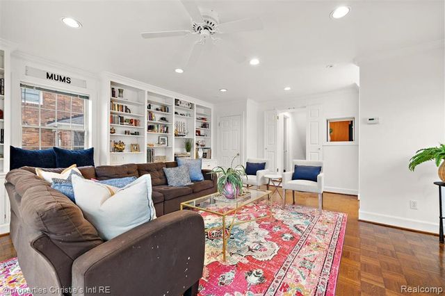 285 Mcmillan Road, Grosse Pointe Farms, MI 48236