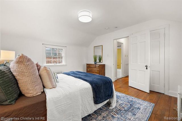 285 Mcmillan Road, Grosse Pointe Farms, MI 48236