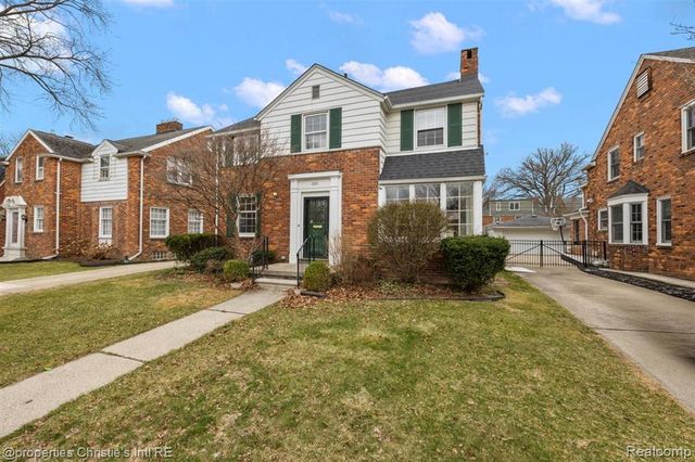285 Mcmillan Road, Grosse Pointe Farms, MI 48236