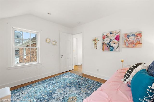 285 Mcmillan Road, Grosse Pointe Farms, MI 48236