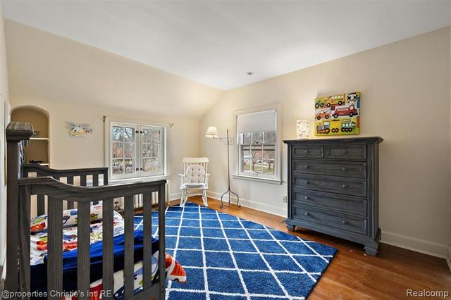 285 Mcmillan Road, Grosse Pointe Farms, MI 48236