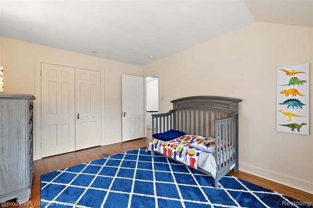 285 Mcmillan Road, Grosse Pointe Farms, MI 48236