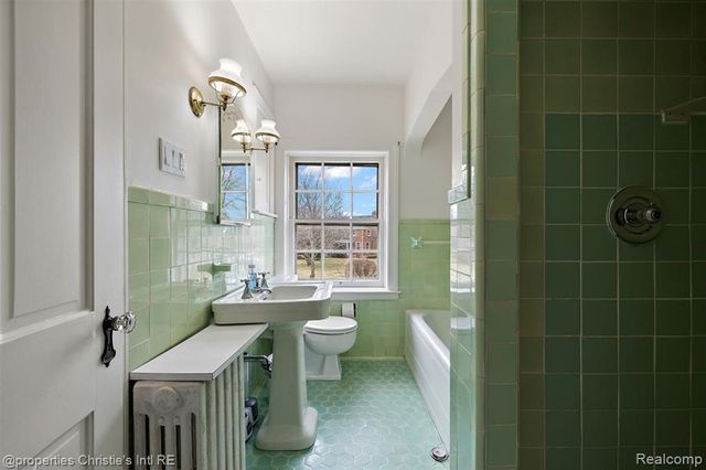 285 Mcmillan Road, Grosse Pointe Farms, MI 48236