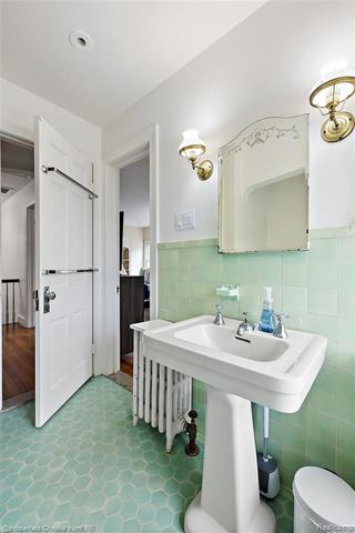 285 Mcmillan Road, Grosse Pointe Farms, MI 48236