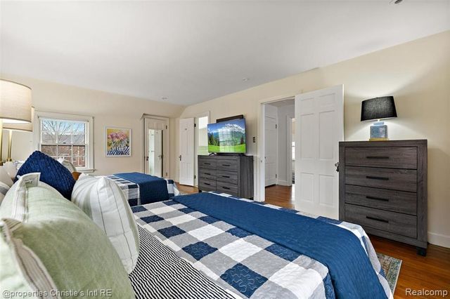 285 Mcmillan Road, Grosse Pointe Farms, MI 48236