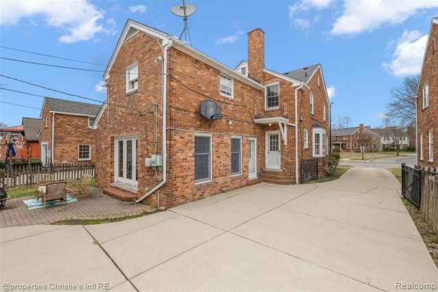 285 Mcmillan Road, Grosse Pointe Farms, MI 48236