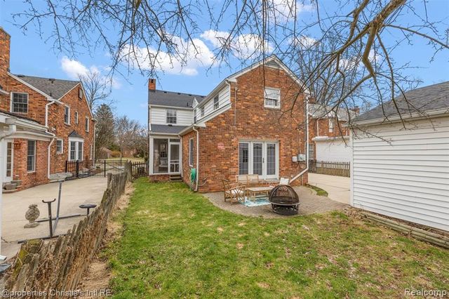 285 Mcmillan Road, Grosse Pointe Farms, MI 48236