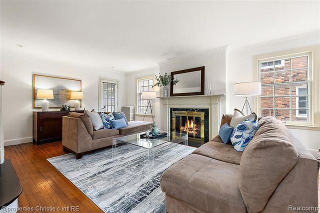 285 Mcmillan Road, Grosse Pointe Farms, MI 48236