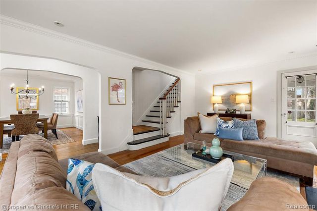 285 Mcmillan Road, Grosse Pointe Farms, MI 48236