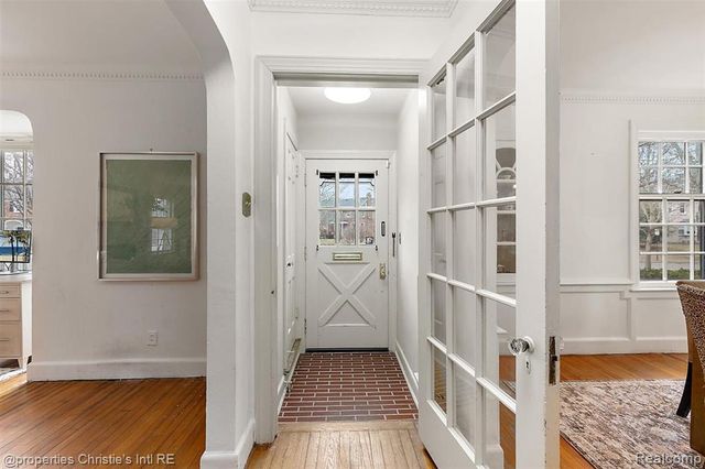 285 Mcmillan Road, Grosse Pointe Farms, MI 48236