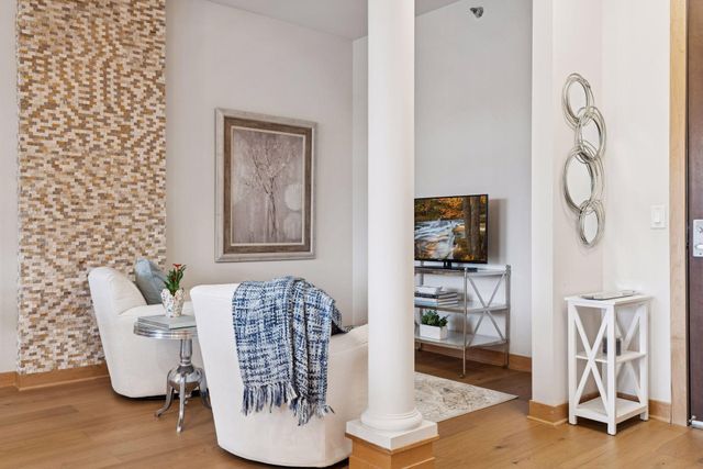 317 Groveland Avenue 712, Minneapolis, MN 55403