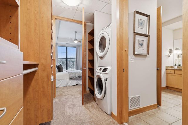 317 Groveland Avenue 712, Minneapolis, MN 55403