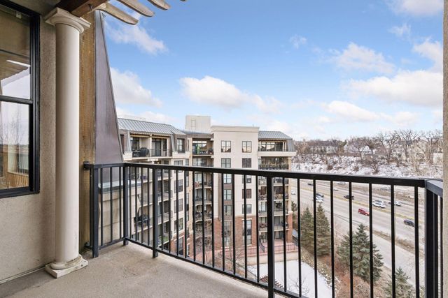 317 Groveland Avenue 712, Minneapolis, MN 55403