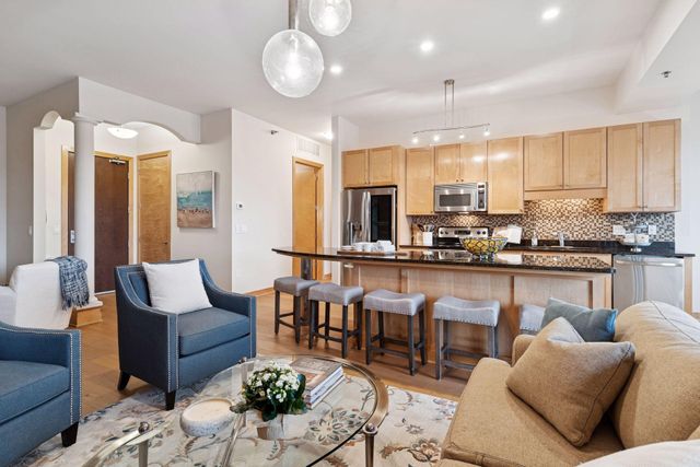 317 Groveland Avenue 712, Minneapolis, MN 55403