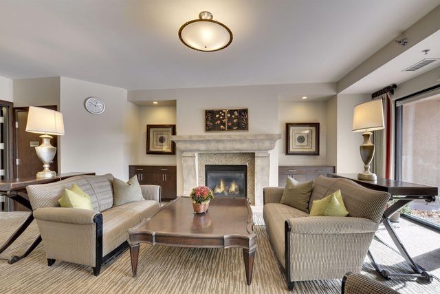 317 Groveland Avenue 712, Minneapolis, MN 55403