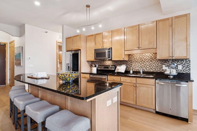 317 Groveland Avenue 712, Minneapolis, MN 55403