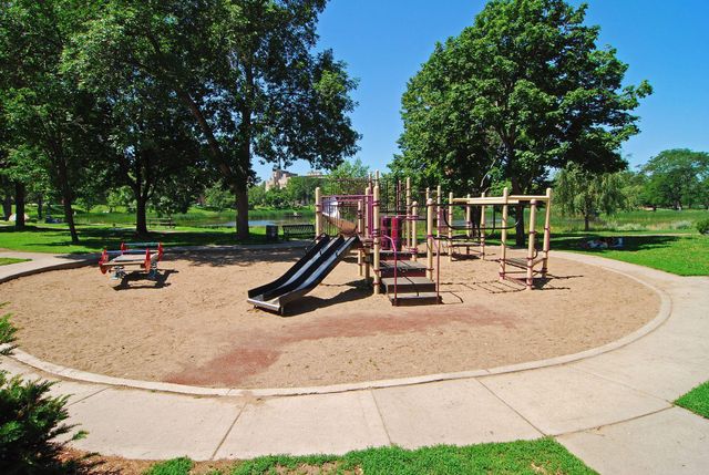 317 Groveland Avenue 712, Minneapolis, MN 55403