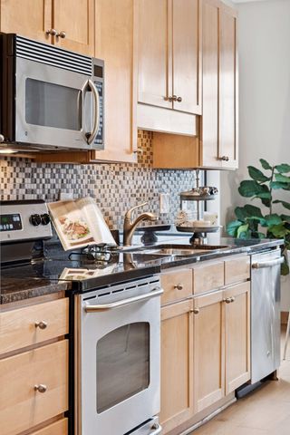 317 Groveland Avenue 712, Minneapolis, MN 55403