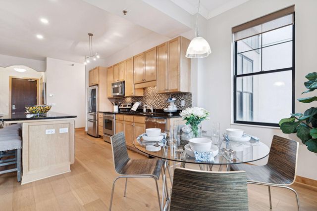 317 Groveland Avenue 712, Minneapolis, MN 55403