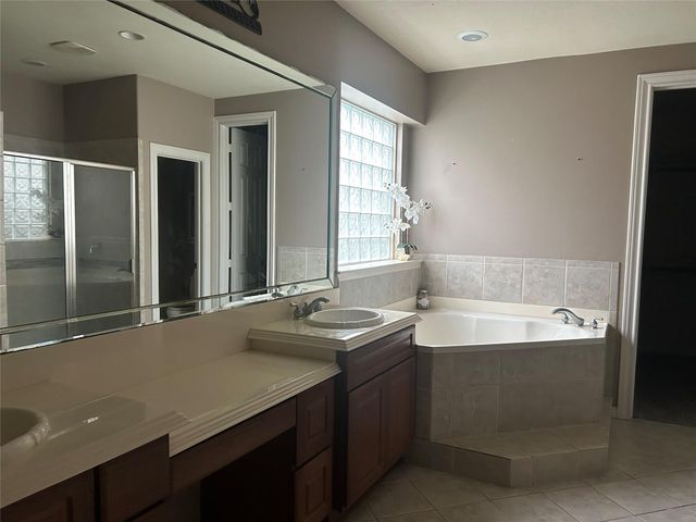 15514 Stone Gables Lane, Houston, TX 77044