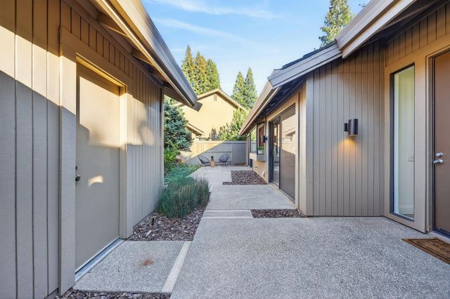 11474 Round House Ct, Gold River, CA 95670