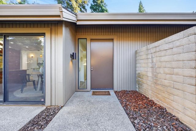 11474 Round House Ct, Gold River, CA 95670