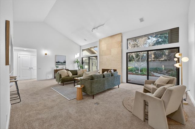 11474 Round House Ct, Gold River, CA 95670