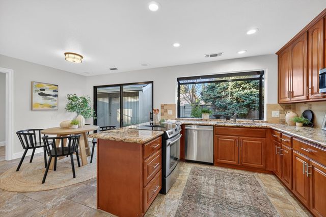 11474 Round House Ct, Gold River, CA 95670