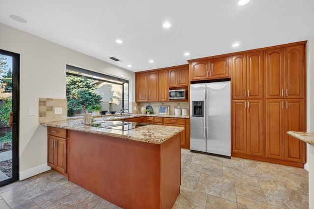 11474 Round House Ct, Gold River, CA 95670