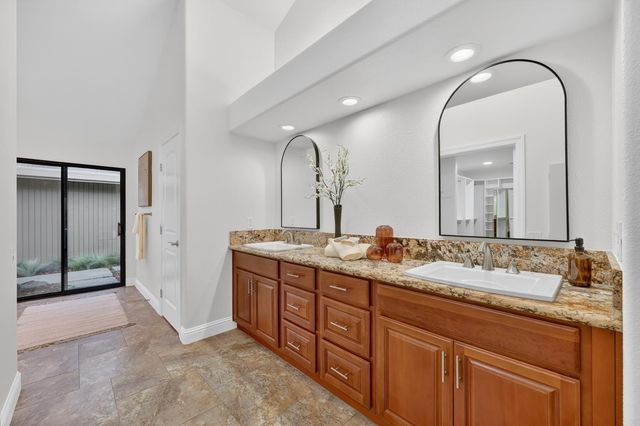 11474 Round House Ct, Gold River, CA 95670