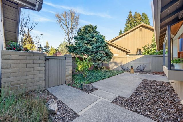 11474 Round House Ct, Gold River, CA 95670