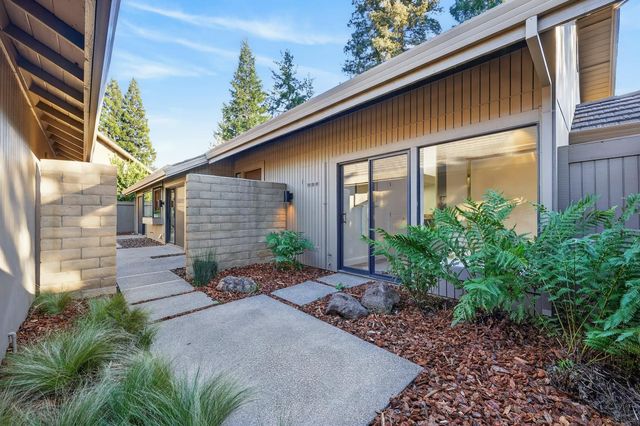 11474 Round House Ct, Gold River, CA 95670