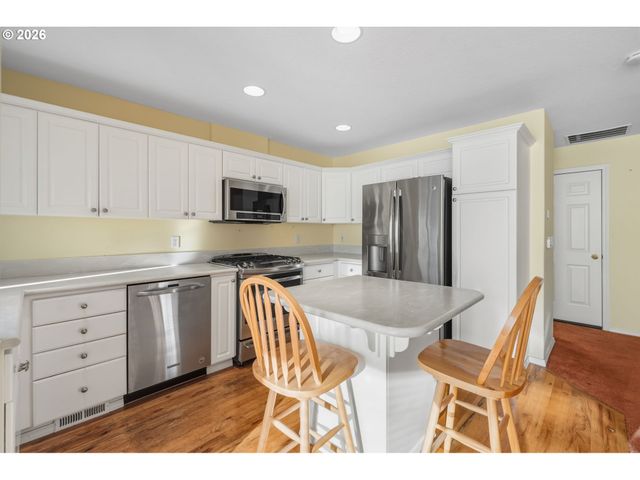 22070 Sw GRAHAMS FERRY Rd, Tualatin, OR 97062