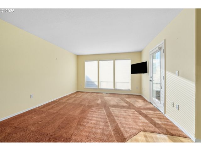 22070 Sw GRAHAMS FERRY Rd, Tualatin, OR 97062