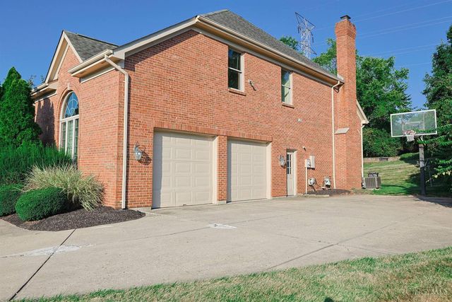 8485 Deer Path, West Chester, OH 45069