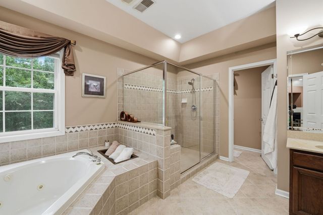 8000 Cripple Creek Drive, Long Grove, IL 60047