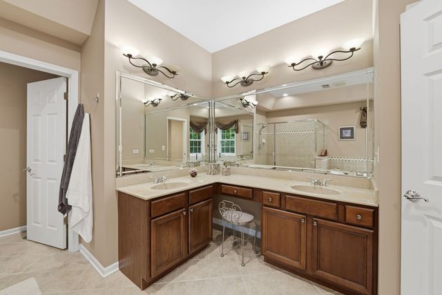 8000 Cripple Creek Drive, Long Grove, IL 60047