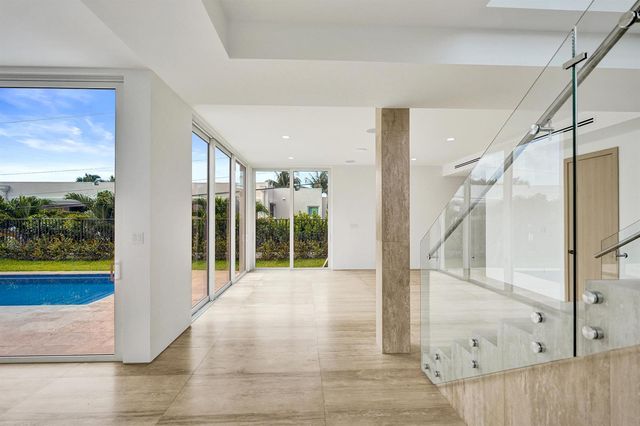 824 W Marbella Lane, Lantana, FL 33462