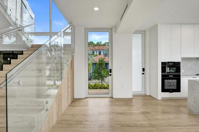 824 W Marbella Lane, Lantana, FL 33462