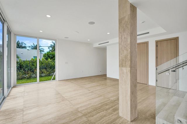 824 W Marbella Lane, Lantana, FL 33462