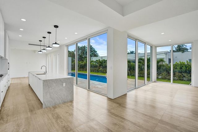 824 W Marbella Lane, Lantana, FL 33462