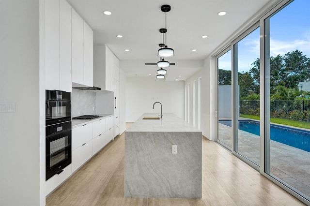 824 W Marbella Lane, Lantana, FL 33462